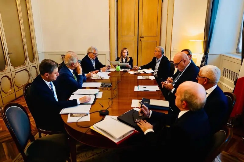 I timori di Meloni: “È un fenomeno nuovo”. Oggi il decreto legge, 500 militari a Milano